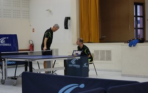 ARBITRAGE PIERREVERT(PATRICK RICHAUD)CHRISTOPHE PETITJEAN VERIFIE LA HAUTEUR DU FILET